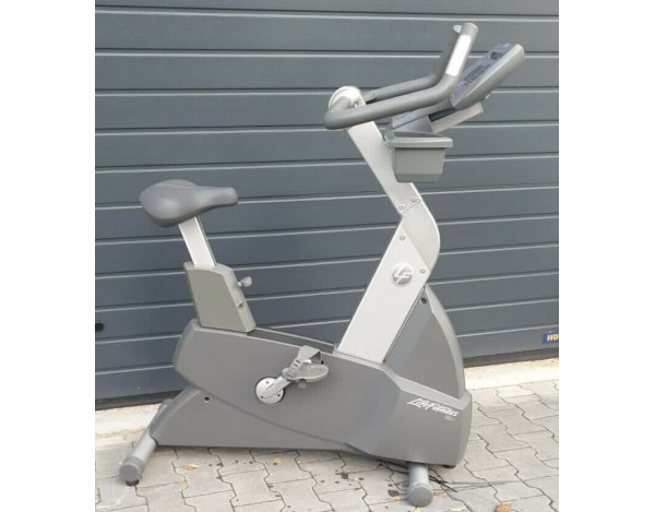 LIFE FITNESS 95CI VELO DROIT - MATERIEL PROFESSIONNEL D'OCCASION