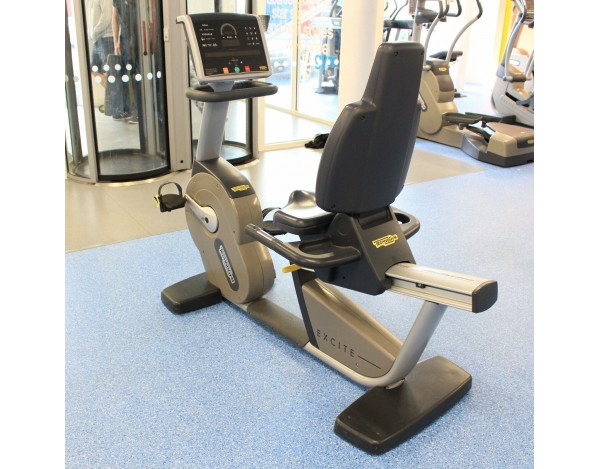 TECHNOGYM EXCITE+ 500I SP LED RECUMBENT EXERCISE BIKE/VELO SEMI ALLONGE  - MATÉRIEL PROFESSIONNEL D’OCCASION 