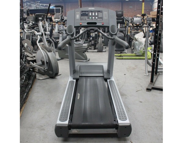 life-fitness-95-ti-tapis-de-course-materiel-professionnel-doccasion-
