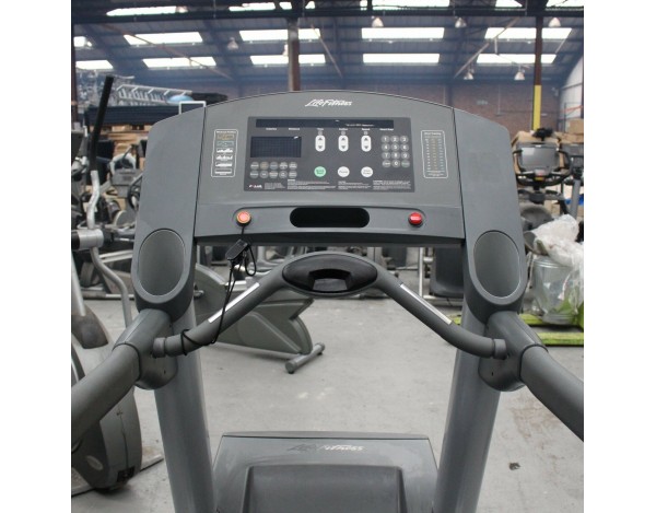 life-fitness-95-ti-tapis-de-course-materiel-professionnel-doccasion-
