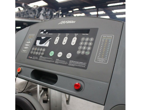 life-fitness-95-ti-tapis-de-course-materiel-professionnel-doccasion-