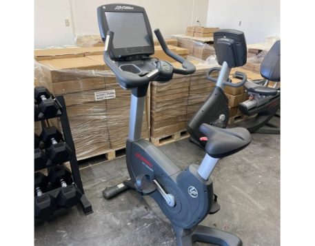 LIFE FITNESS 95C ELEVATION ENGAGE VELO DROIT – MATÉRIEL PROFESSIONNEL D’OCCASION