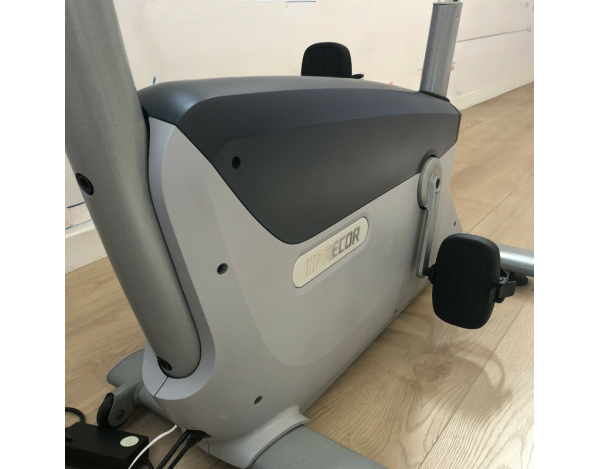 precor-velo-droit-ubk-885i-materiel-professionnel-occasion