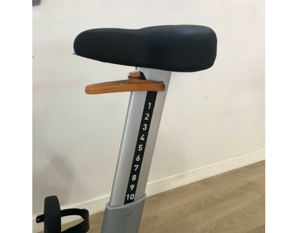 precor-velo-droit-ubk-885i-materiel-professionnel-occasion