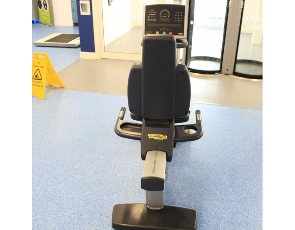 technogym-excite-700i-sp-led-recumbent-exercise-bike-materiel-professionnel-doccasion-