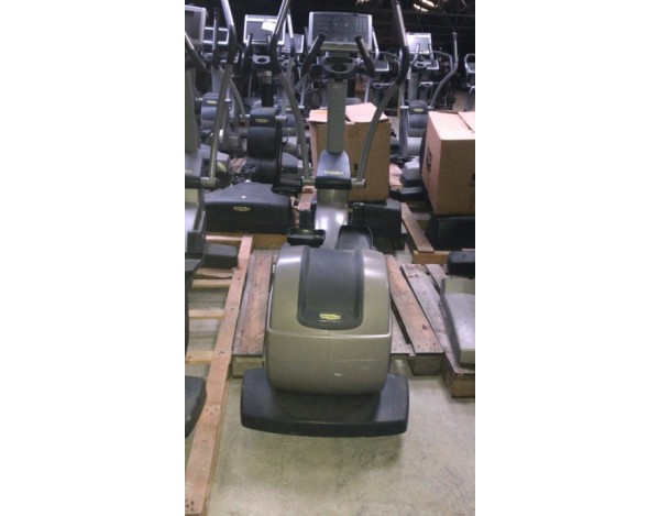 technogym-synchro-excite-700-led-velo-elliptique-occasion
