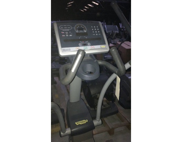 technogym-synchro-excite-700-led-velo-elliptique-occasion
